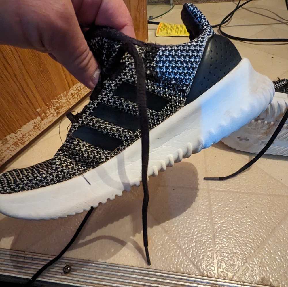 Kids adidas like new size 2.5